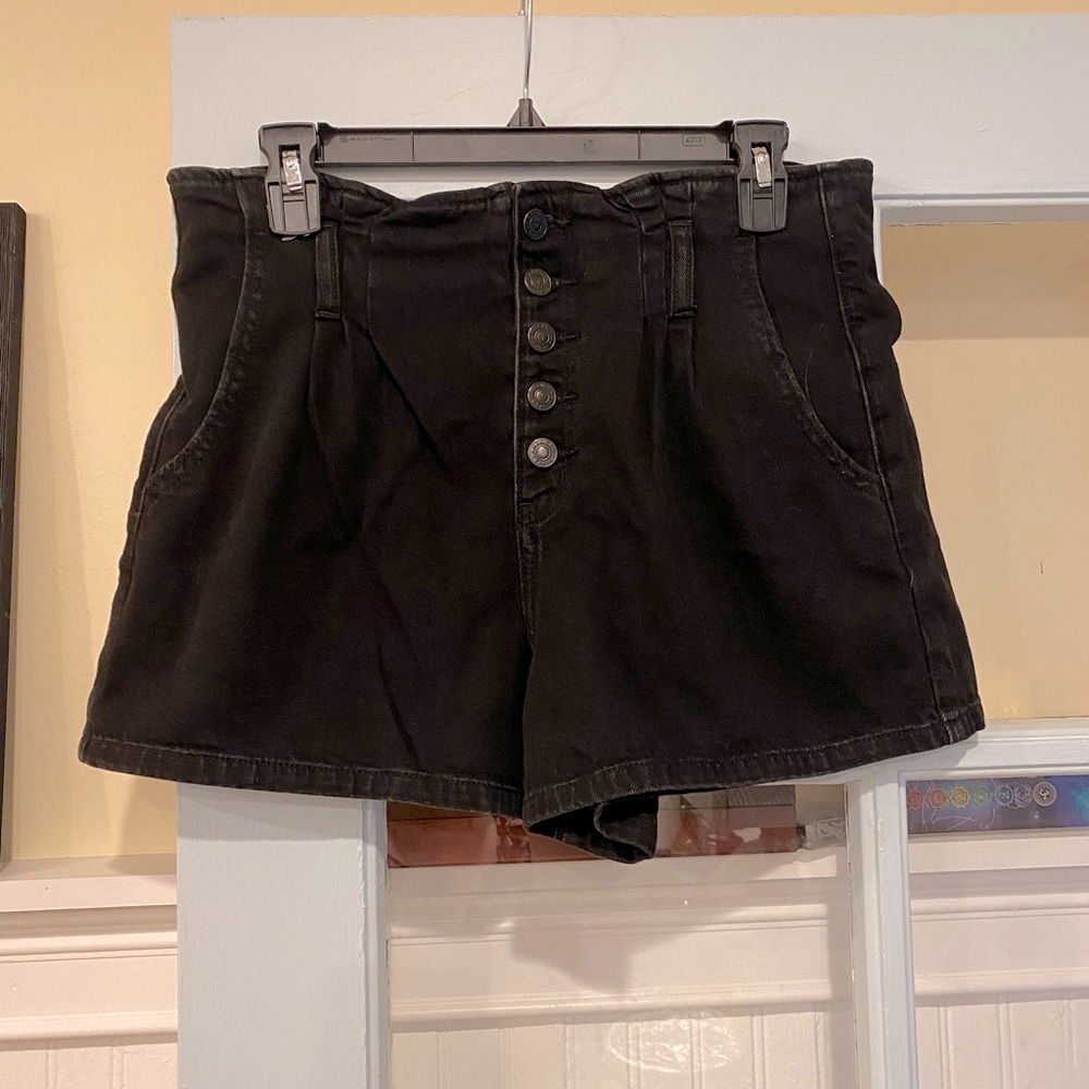 Button up black American Eagle shorts
